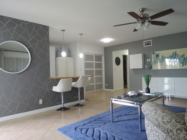 Photo - 115 Lakes End Dr Unit Apt D