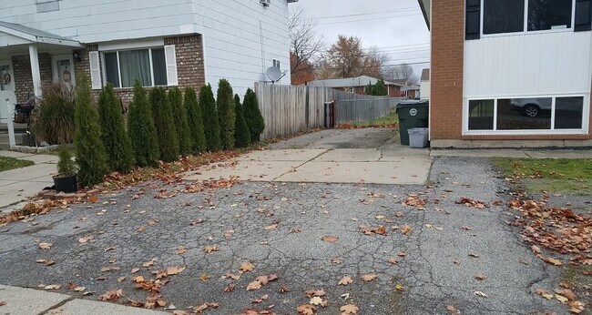 Photo - 235 Argus Dr Unit Lower