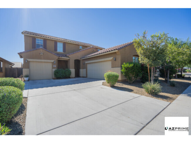 Building Photo - Welcome to this Magnificent 4/3 Peoria House!