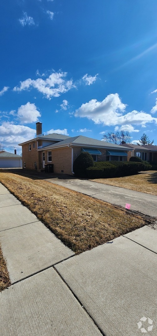 Building Photo - 8847 N Ozanam Ave Rental