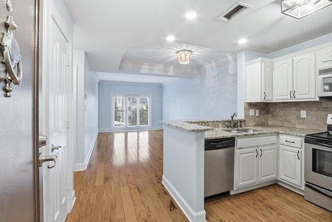 Building Photo - 5400 Park Ave Unit 306