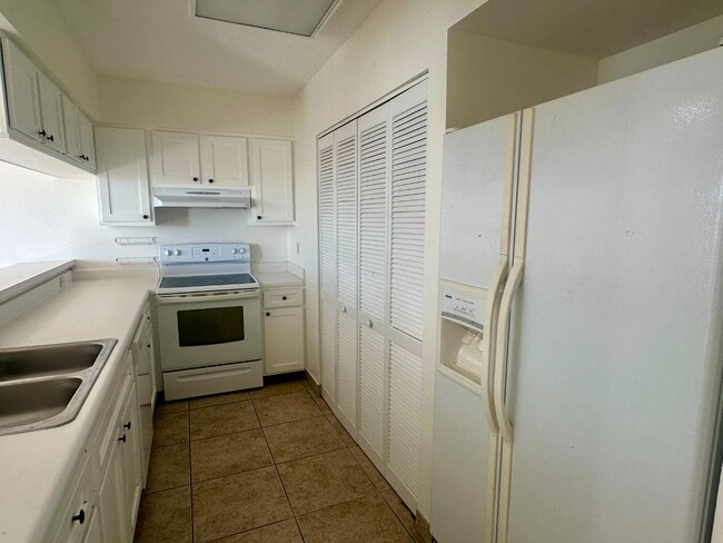 Photo - 3930 S Roosevelt Blvd Unit #406 East