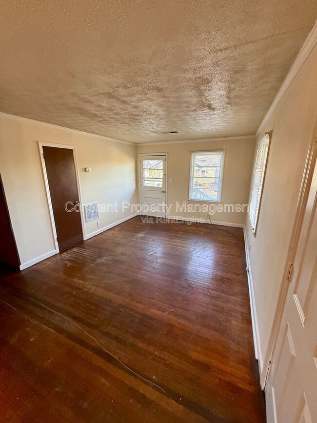 Photo - 202 Realty St