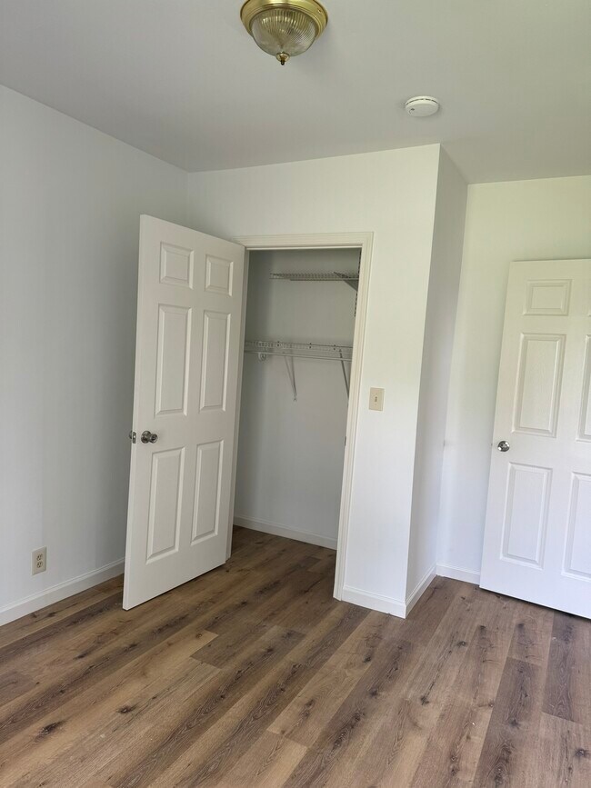 Bedroom 1 - closet - 308 S State St Unidad 308