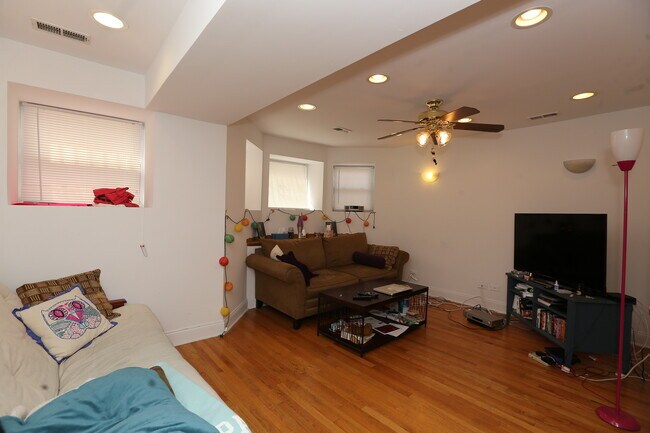 Photo - 922 W Addison St Unidad Garden