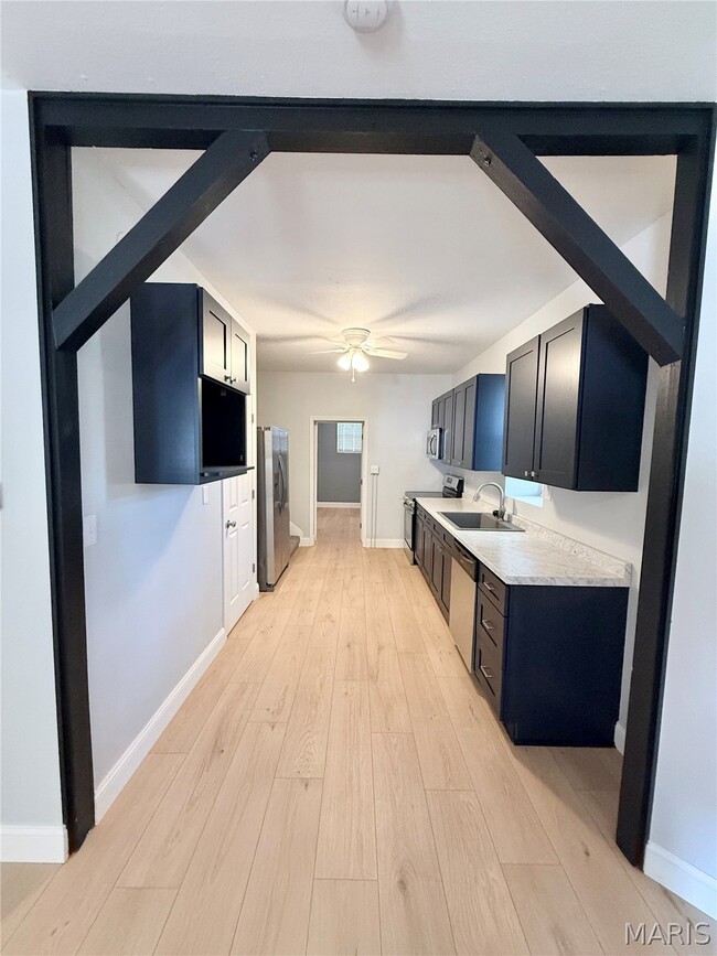 Photo - 118 W 7th St