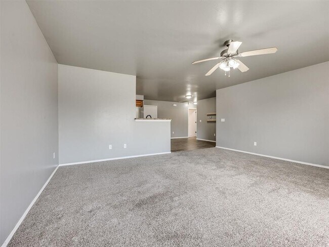 Photo - 609 E Linden Ln