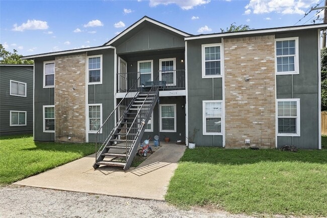 Building Photo - 7417 Vintage Hills Dr Unit D