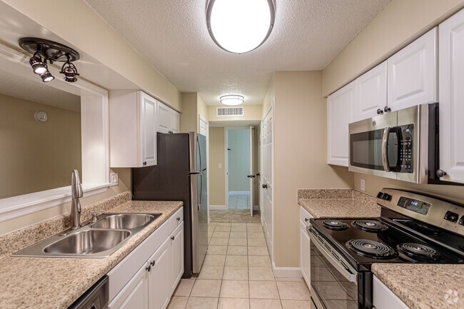 2BR, 2BA - 1050SF - Royal Oaks Apartments