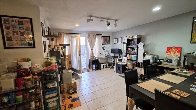 Building Photo - 2118 Oakdale St Unit 5