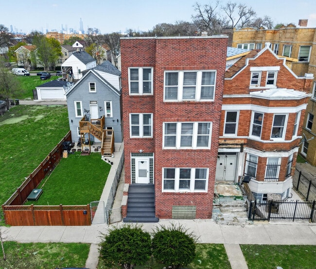 Building Photo - 1419 S Kedvale Ave