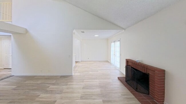 1617 Toyon Pl