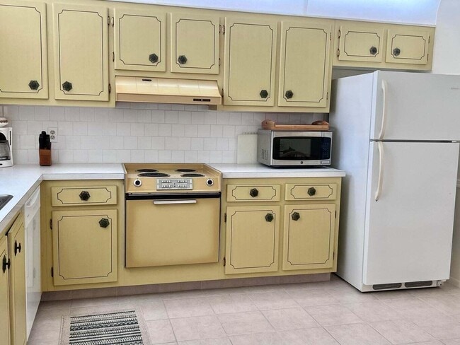 Photo - 135 Amherst Ln