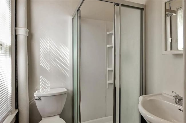 Photo - 4460 Francis St