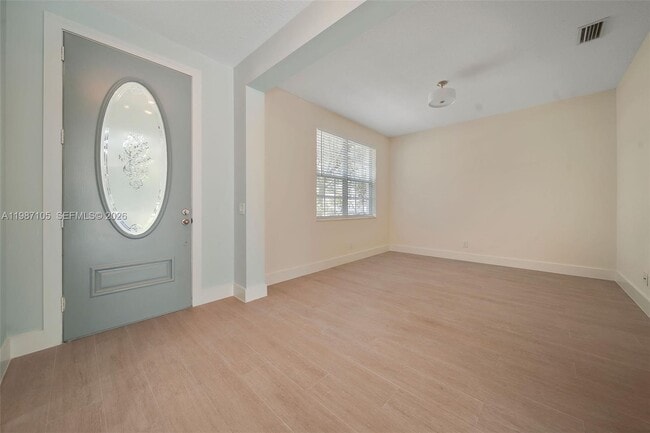 Photo - 174 Satin Leaf Dr