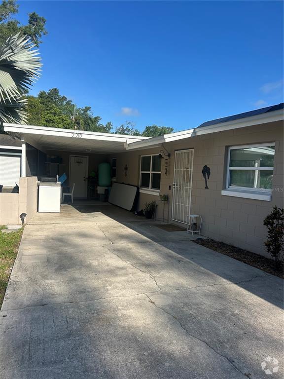Building Photo - 220 N Cypress Way Rental