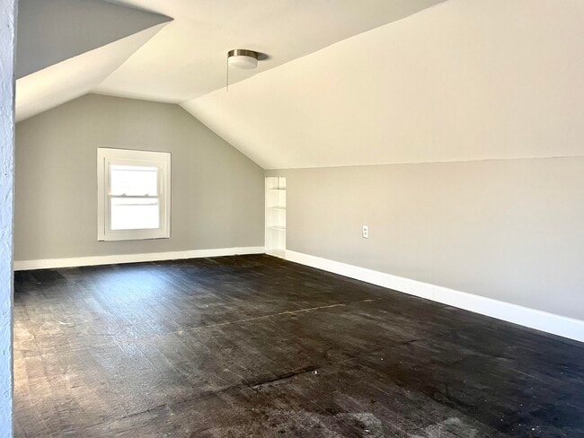 Photo - 120 Clyde St