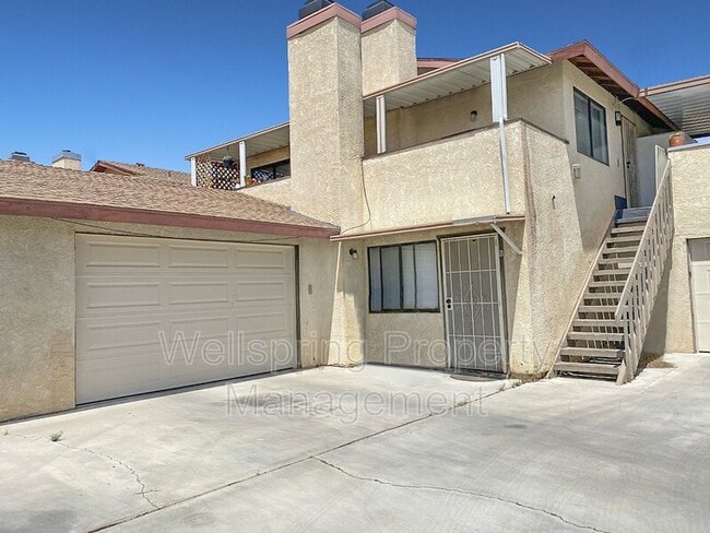 Building Photo - 940 W Graaf Ave Unit B