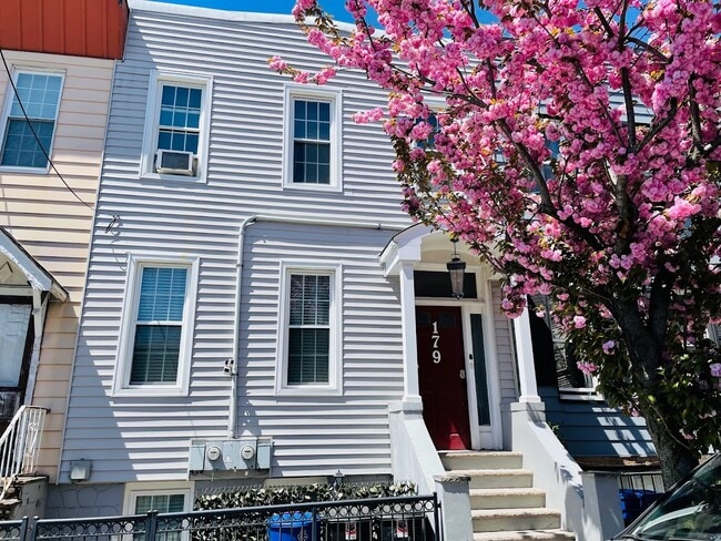 Front - 179 Oakland Ave Unit 1