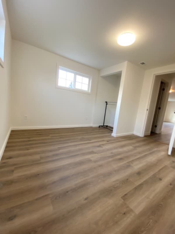 Photo - 345 Marilyn St NE