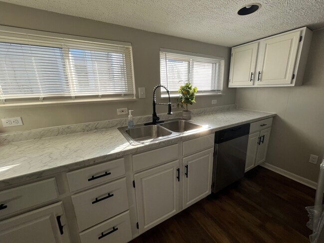 Photo - 1707 Cherry Way