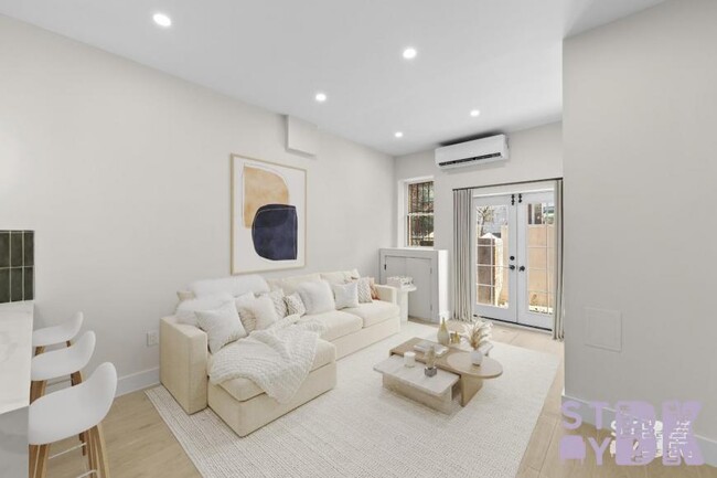 Building Photo - 3 bedroom in BROOKLYN NY 11221 Unit 1 Rental