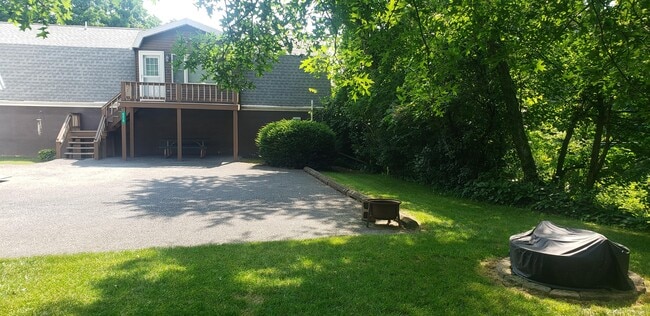 Building Photo - 4215 Valley Rd