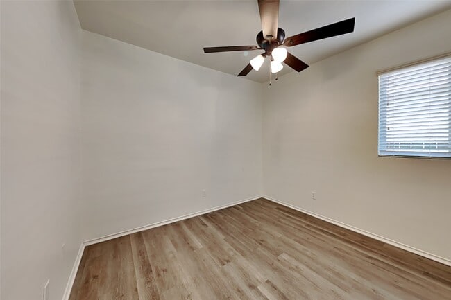 Building Photo - 10016 Sterling Pl Dr