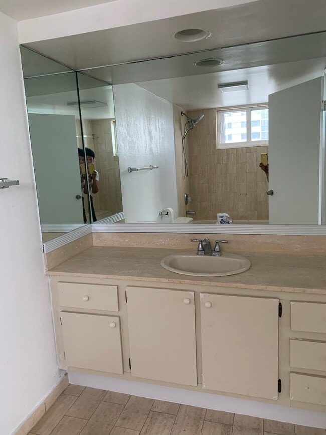 Photo - 2457 Collins Ave Unit #1401