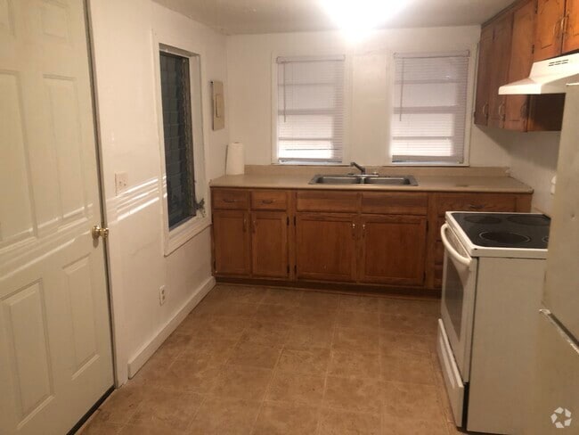 Building Photo - 200 Sanders Hill Dr Rental