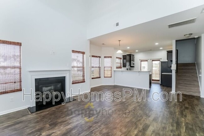 Photo - 236 Swallowtail Ln