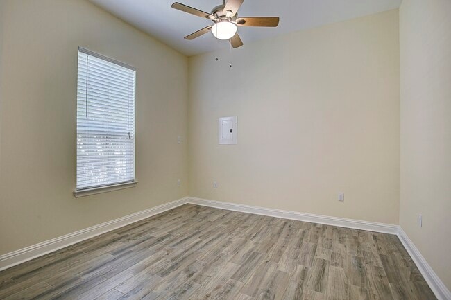 Building Photo - 1541 Ashland St Unit 3