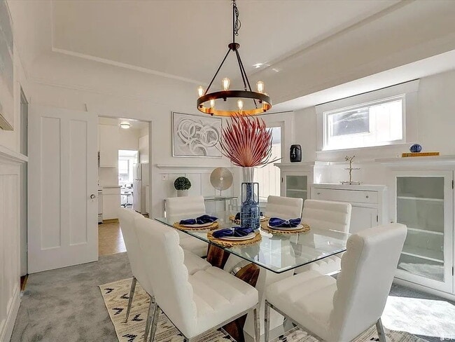 Photo - "Charming 2-Bed Sanctuary in San Francisco – Cozy 900 Sq Ft Retreat!"