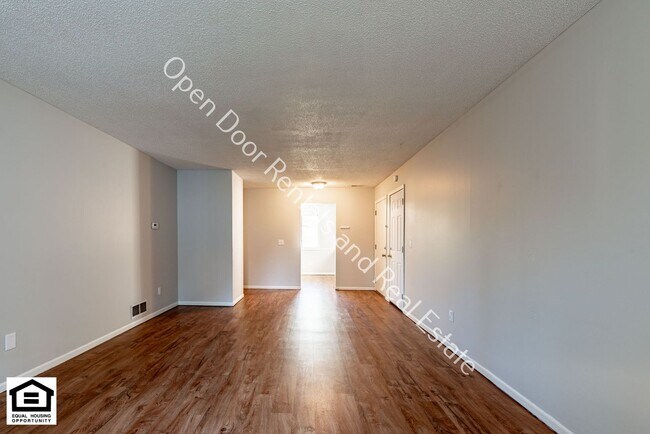 Photo - 4934/4936 Vermont Lane Unidad 4934 Vermont Lane