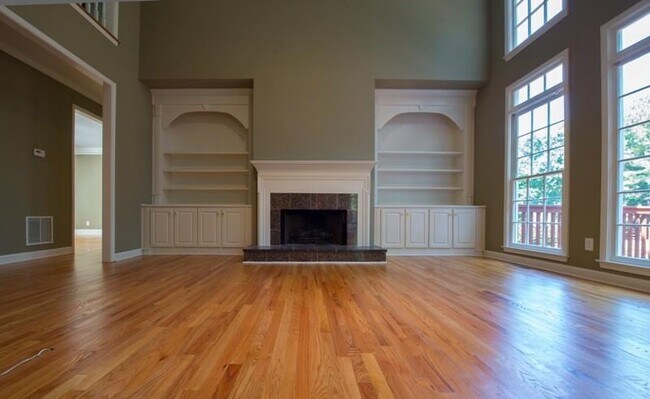 Photo - 5060 Gallatree Ln