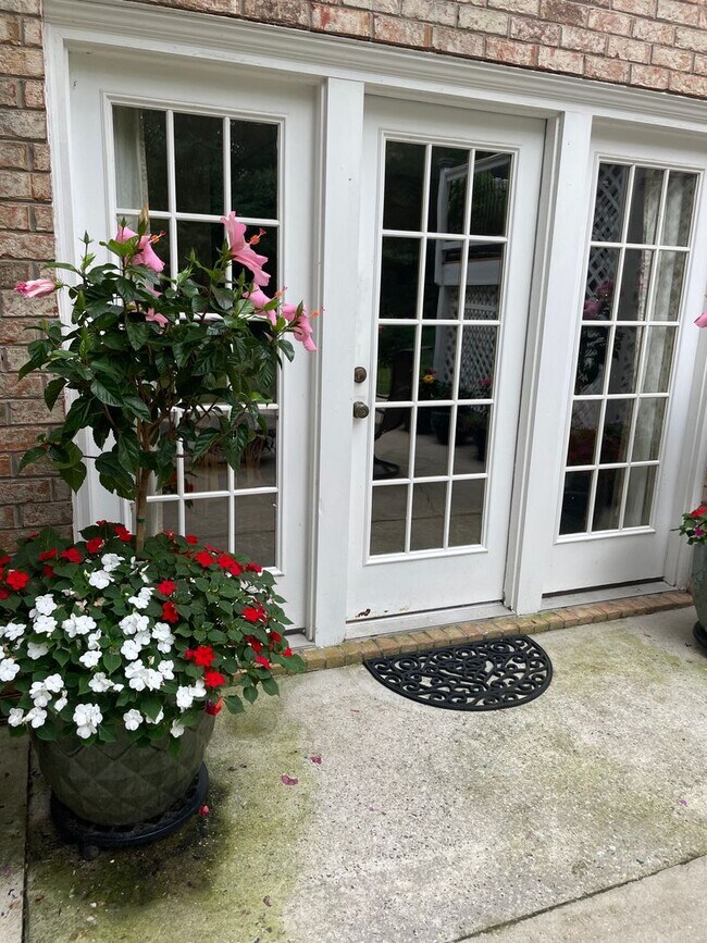 Mostly Furnished 1 Bedroom in Adams Farm w... - Mostly Furnished 1 Bedroom in Adams Farm w... House