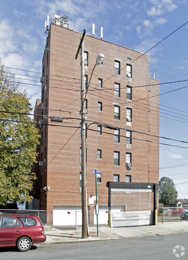 Photo - 3255 Randall Ave