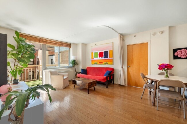 Photo - 520 W 23rd St
