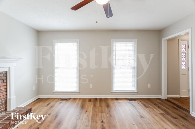 2301 Buckingham Pl