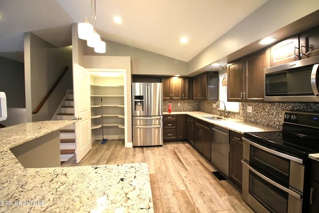 Photo - 325 Wardley Rd