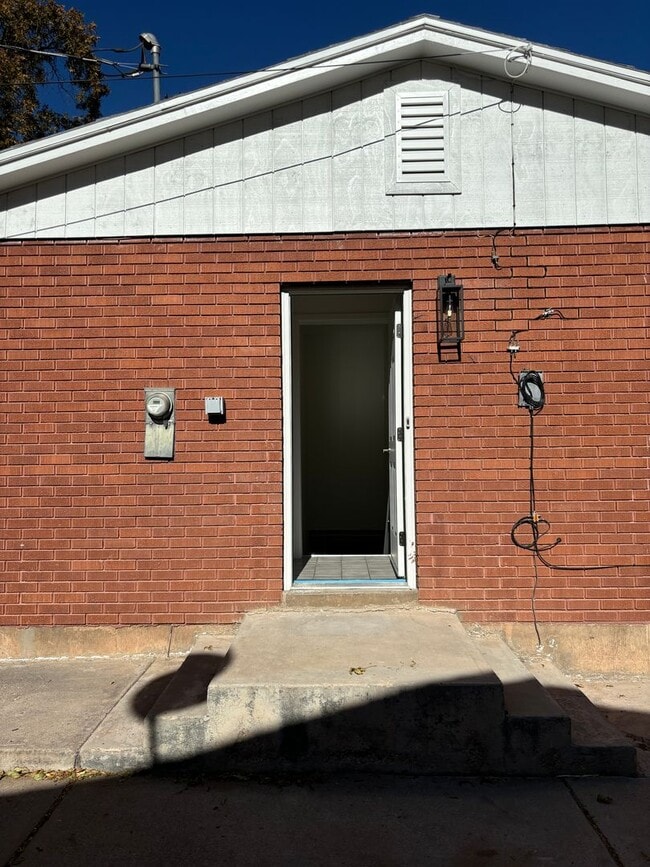 462 S 100 W St