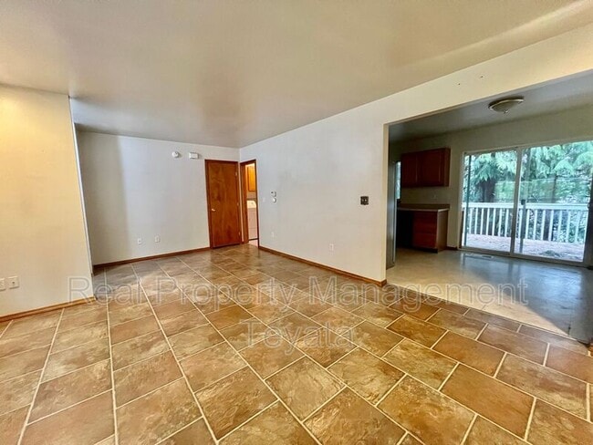 Photo - 450 W Alder Dr