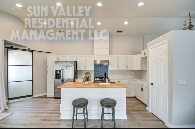 Photo - 17526 W Coyote Trail Dr House