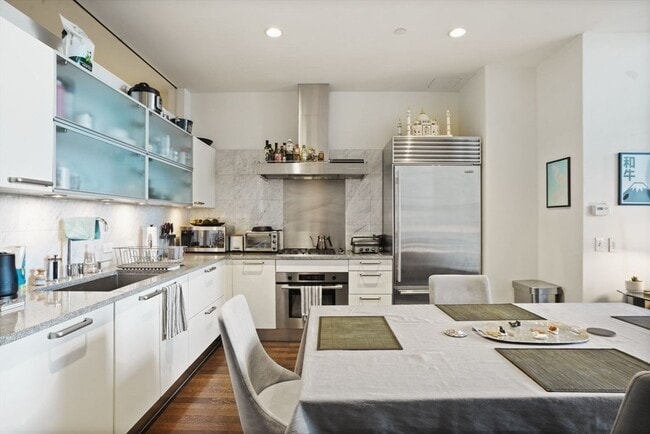 Photo - 360 Newbury St Unit 502##