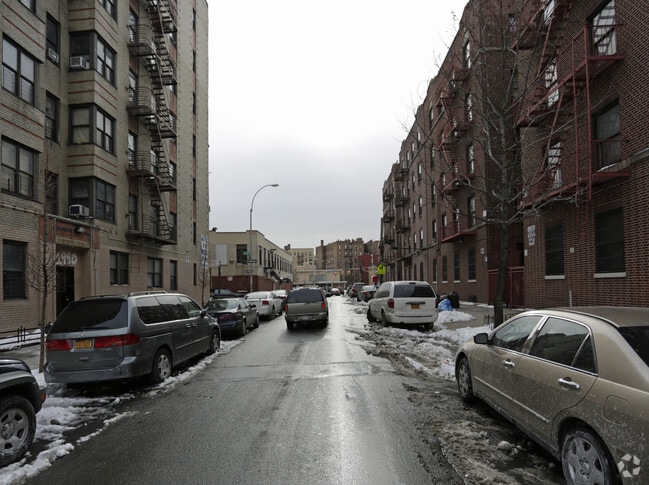 Photo - 1985 Creston Ave