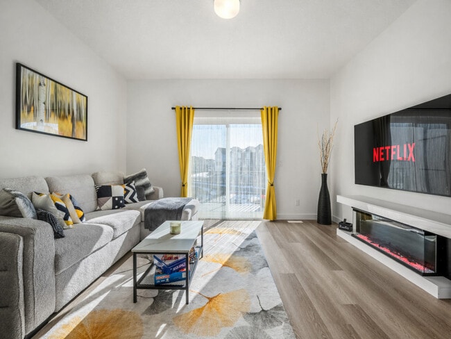 Photo - 2231-2281 81 St S W Unit SI ID1523596P
