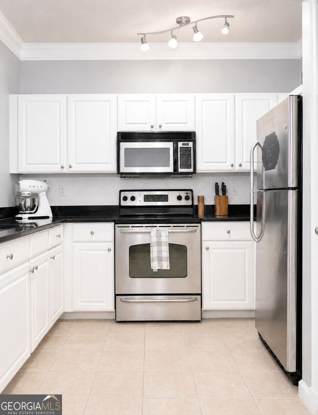 Building Photo - 1850 Cotillion Dr Unit 1116