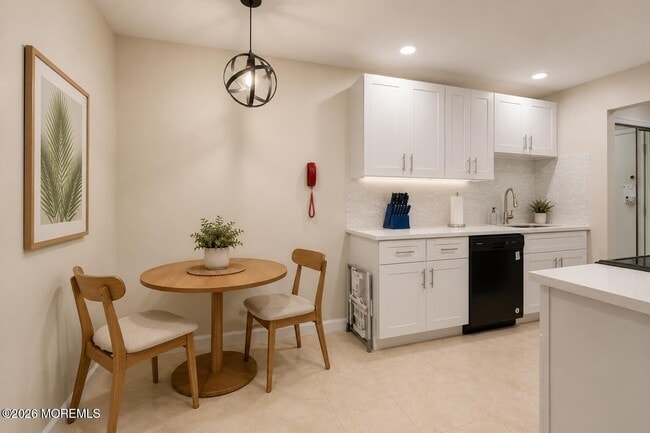 Photo - 125 Amberly Dr