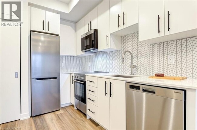 Photo - 15 Wellington St S Unit 1707