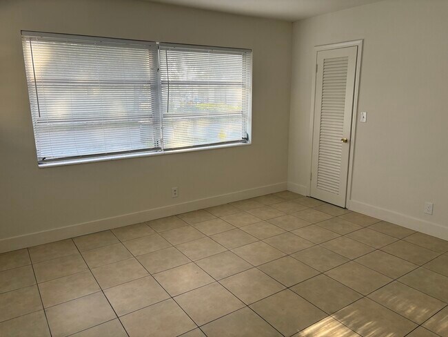 Photo - 4741 NE 21st Ter Unidad 4741 #1